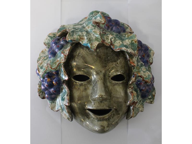 MASQUE DE BACCHANTE en faïence émaillée métallique...