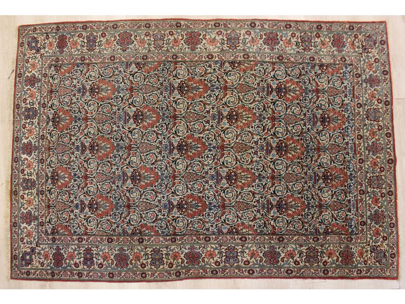 TAPIS en laine à décor bleu et rouge de jardins...