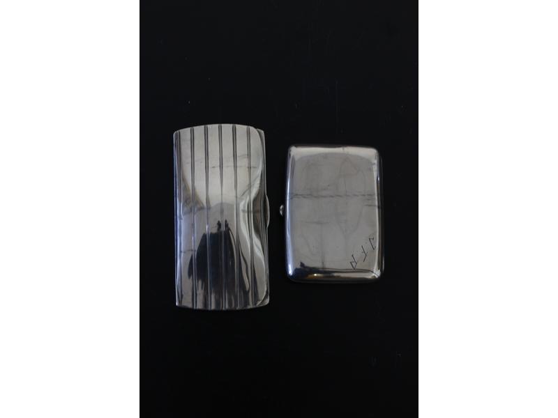 DEUX ETUIS A CIGARETTES en argent, l'un rectangulaire...