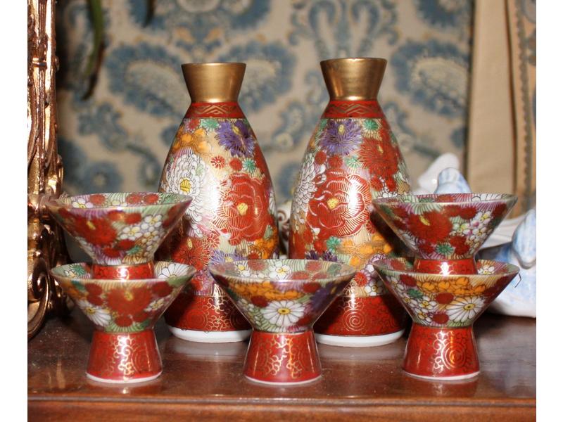 PAIRE DE PETITS VASES en porcelaine type...