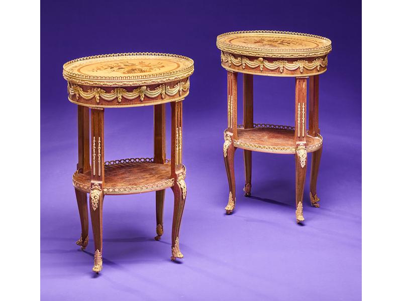 PAIRE DE TABLES VOLANTES ovales en bois de...