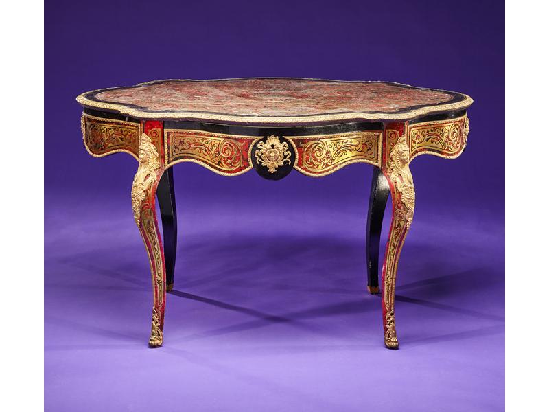 TABLE DE MILIEU violonée en marqueterie dite...