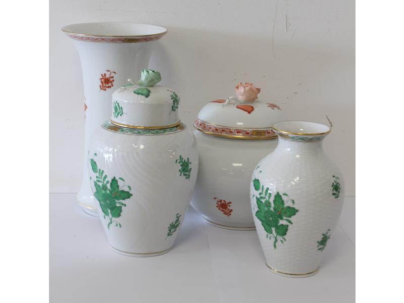 QUATRE PIECES en porcelaine, Manufacture...