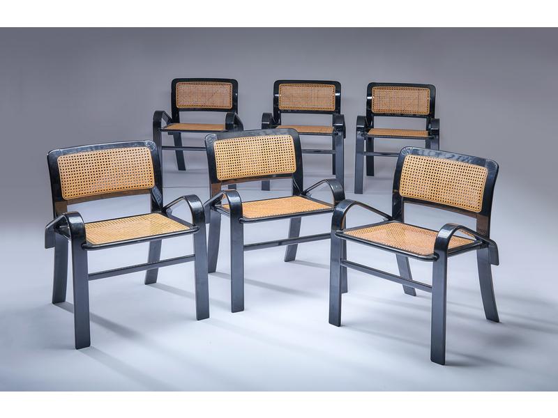 SUITE DE SIX FAUTEUILS en bois courbé laqué...