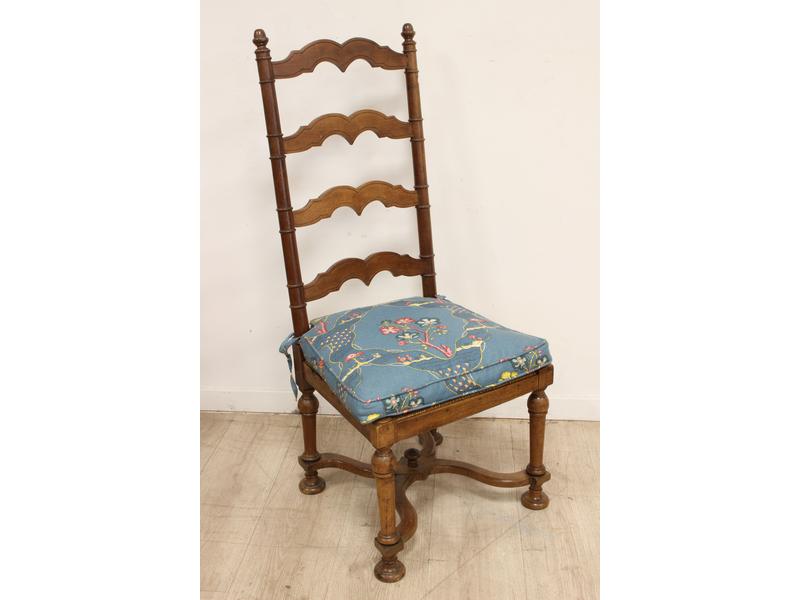 CHAISE paillée basse rustique à quatre barreaux...