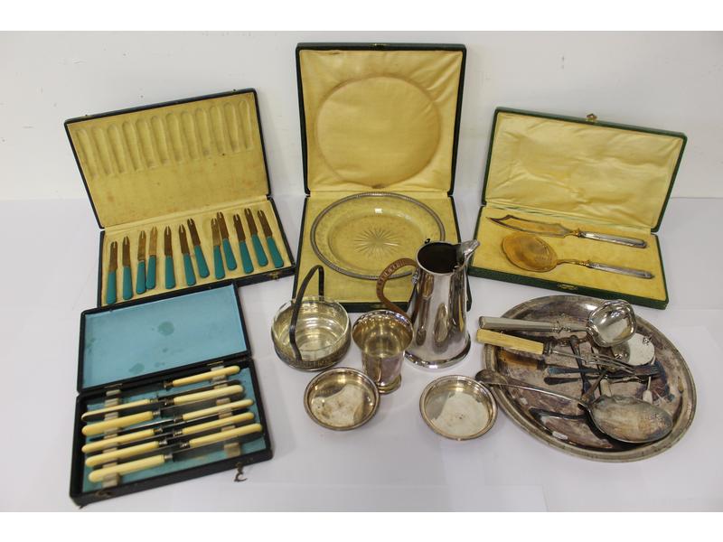 LOT DE METAL ARGENTE comprenant, timbale,...