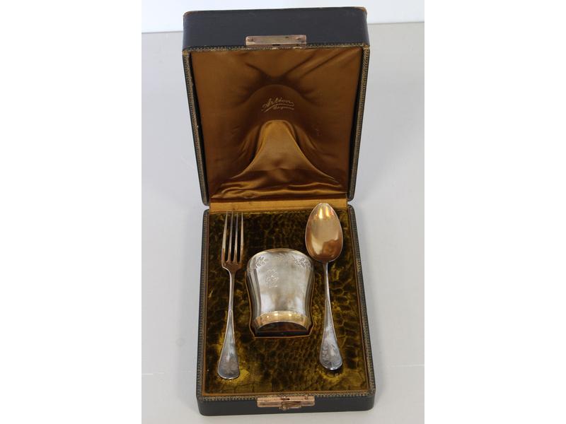 NECESSAIRE DE BAPTÊME en argent et vermeil...