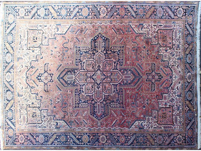 GRAND TAPIS rectangulaire en laine à décor...