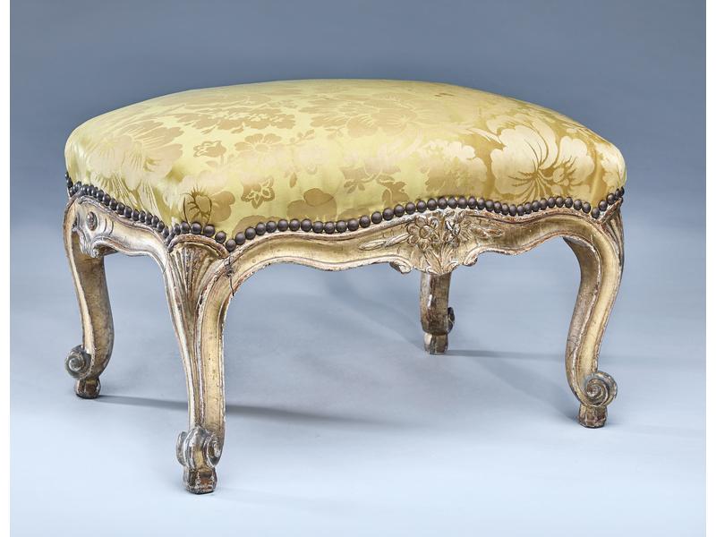 TABOURET rectangulaire à ceinture chantournée,...
