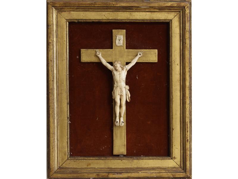 CHRIST en ivoire sculpté, la tête vers le...