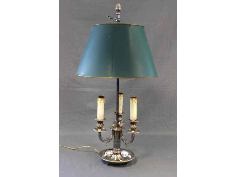LAMPE BOUILLOTTE en bronze argenté à trois...