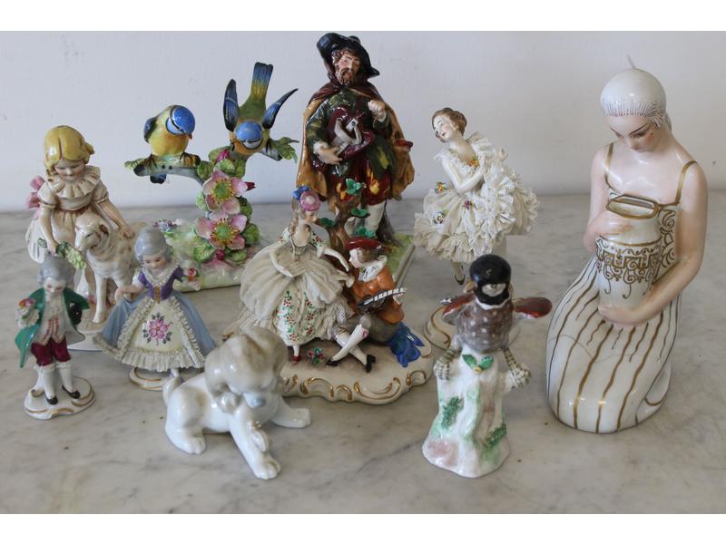 ENSEMBLE DE DIX FIGURINES en porcelaine divers...