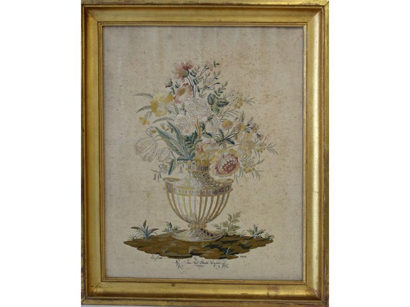 BRODERIE sur soie représentant un bouquet...