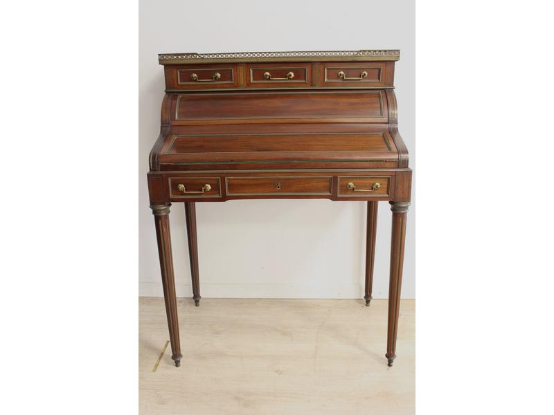 BUREAU A CYLINDRE en acajou et placage d'acajou...