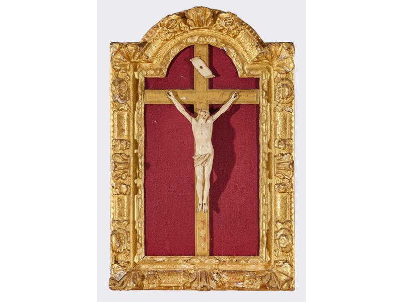 CHRIST en ivoire sculpté, la tête vers le...