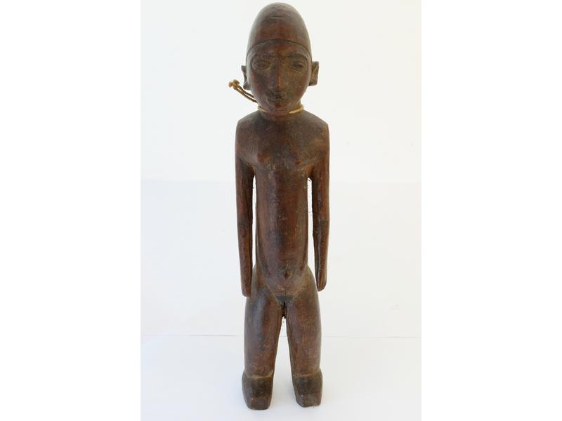 FIGURE féminine en bois sculpté et patiné,...