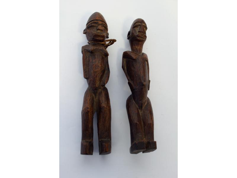 COUPLE DE PERSONNAGES type Batéba en bois...