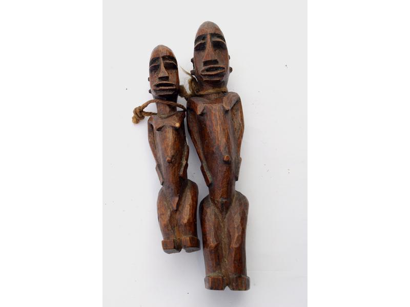 DEUX FIGURINES, une masculine, une féminine,...