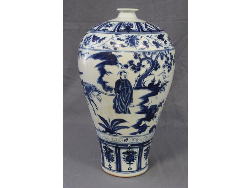 VASE meiping en porcelaine blanche émaillée...