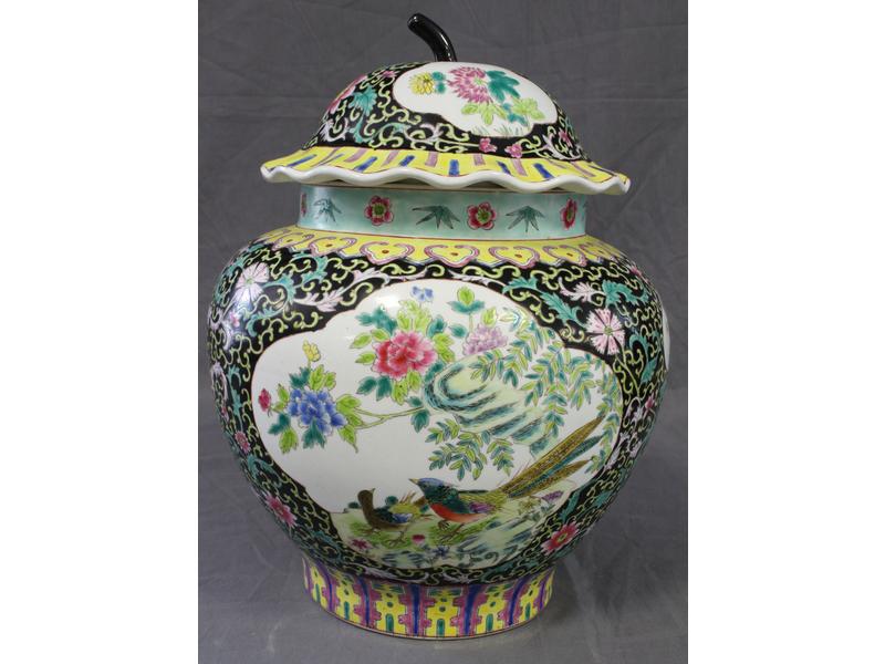 VASE couvert en forme dit de "melon", en...