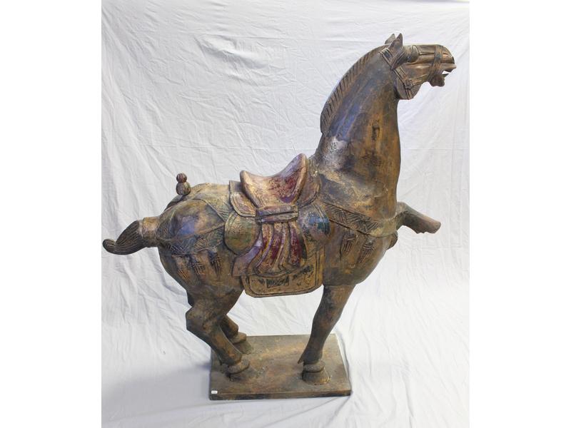 CHEVAL en bois sculpté polychrome et partiellement...