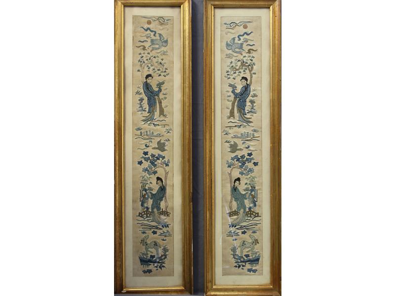 DEUX BANDES DE TISSUS brodés de geishas dans...