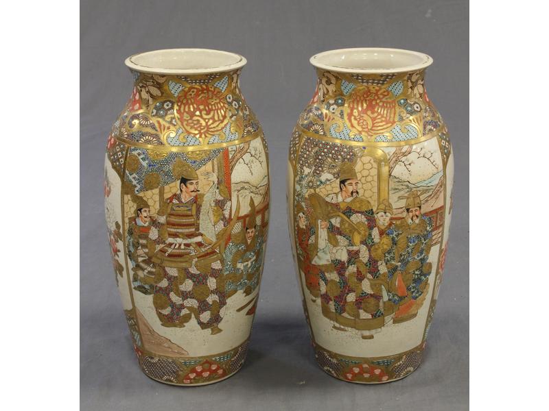PAIRE DE VASES de forme balustre en grès...