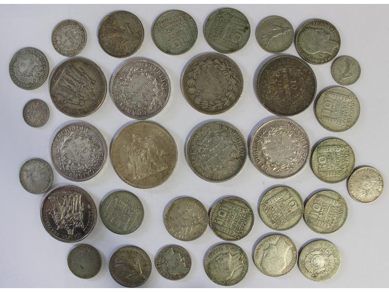 LOT DE MONNAIES principalement en argent...