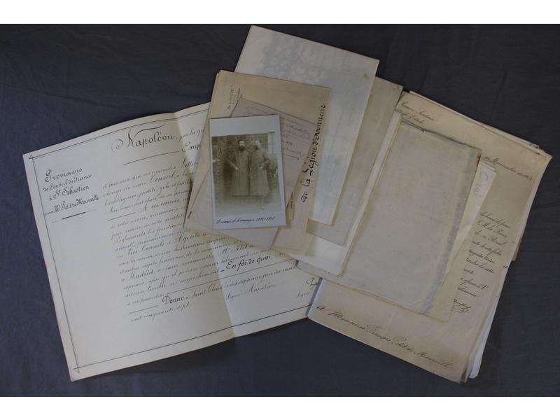 PETIT de MEURVILLE: Réunion de documents...