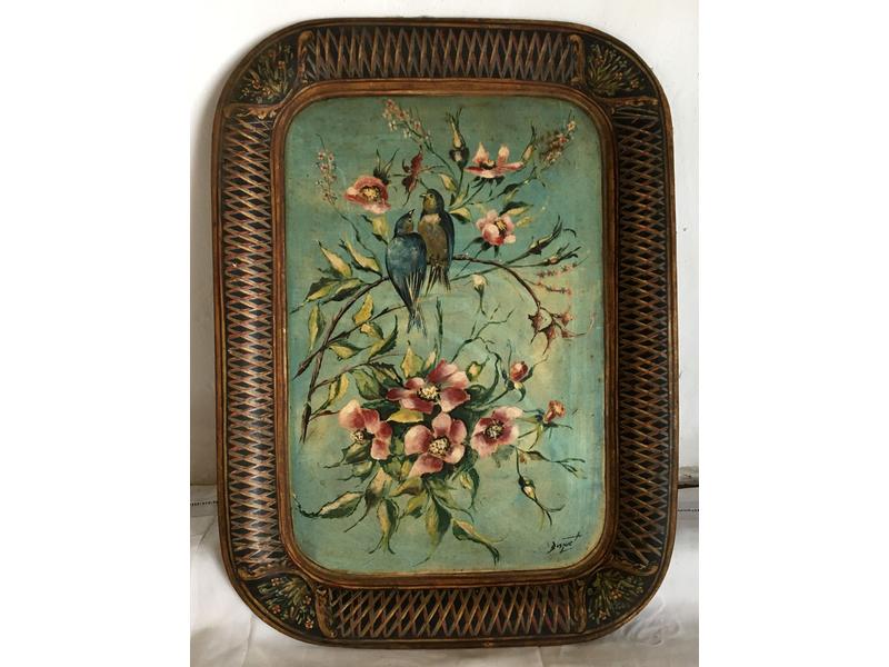 PLATEAU en tôle laqué à décor d'oiseaux branchés...