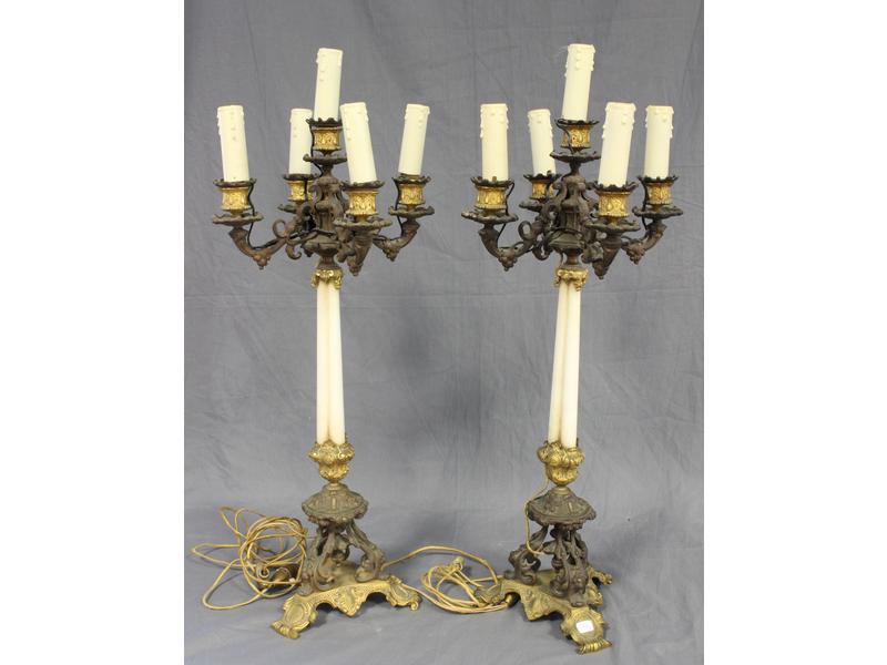 PAIRE DE CANDELABRES à cinq lumières en bronze...