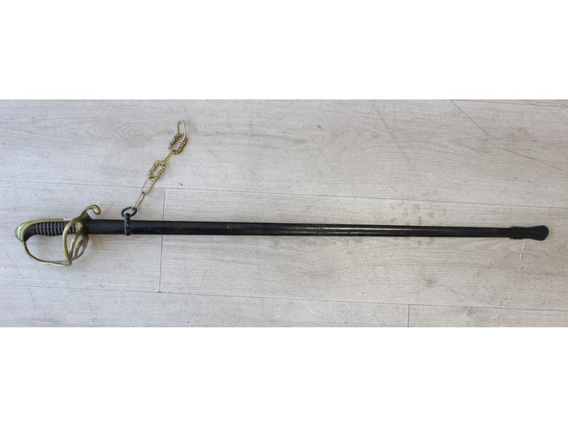 SABRE d'officier de cavalerie, à lame droite,...