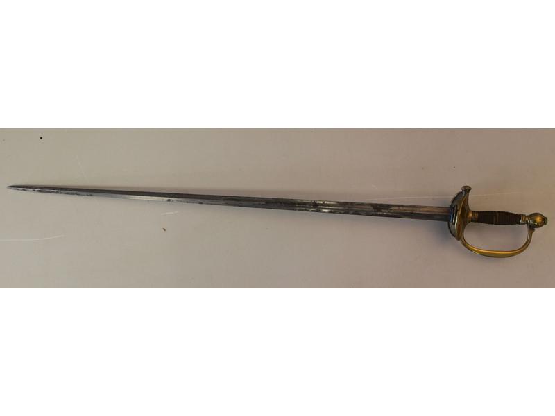 EPEE D'OFFICIER, garde à décor d'aigle.