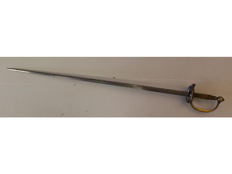 EPEE D'OFFICIER, garde à décor d'une couronne...