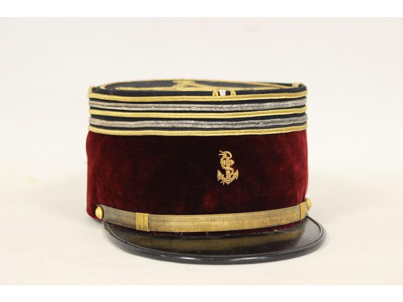 ELEMENTS D'UNIFORME DE MEDECIN des troupes...