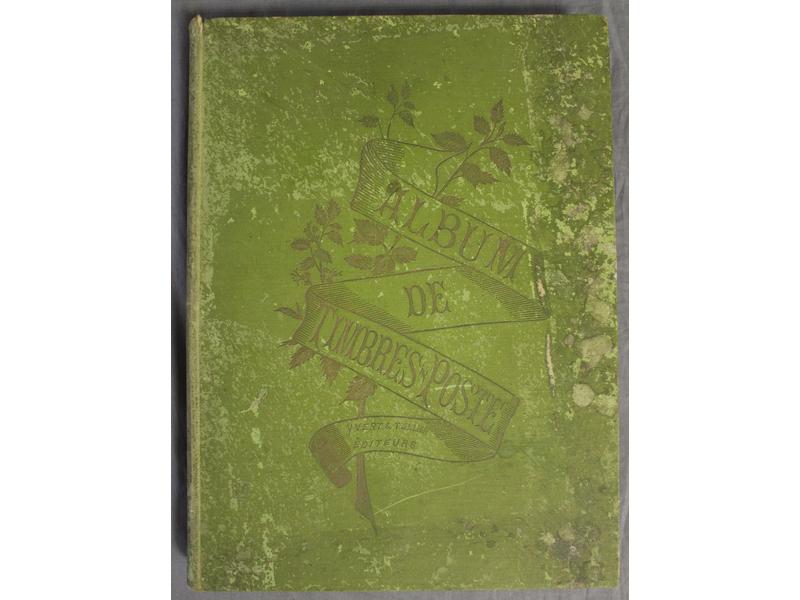 Album de timbres: in-4 toile verte. Album...