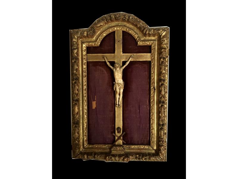 CHRIST en ivoire sculpté