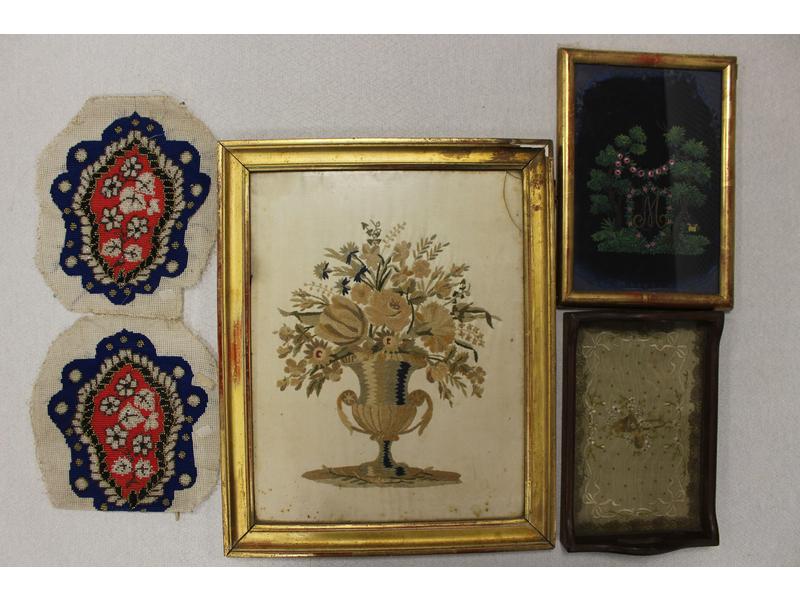 LOT DE DEUX BRODERIE