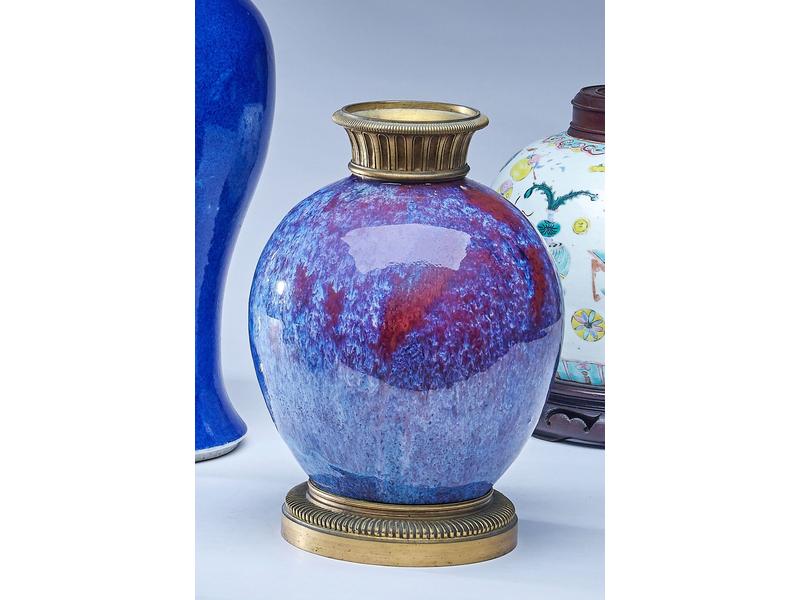 VASE BOULE en grès émaillé à glaçure céladon,...