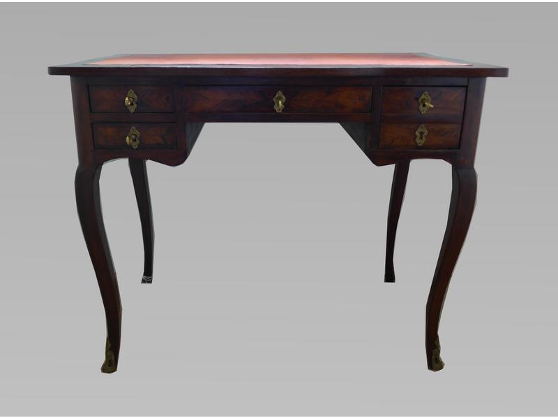PETIT BUREAU rectangulaire à plateau chantourné,...