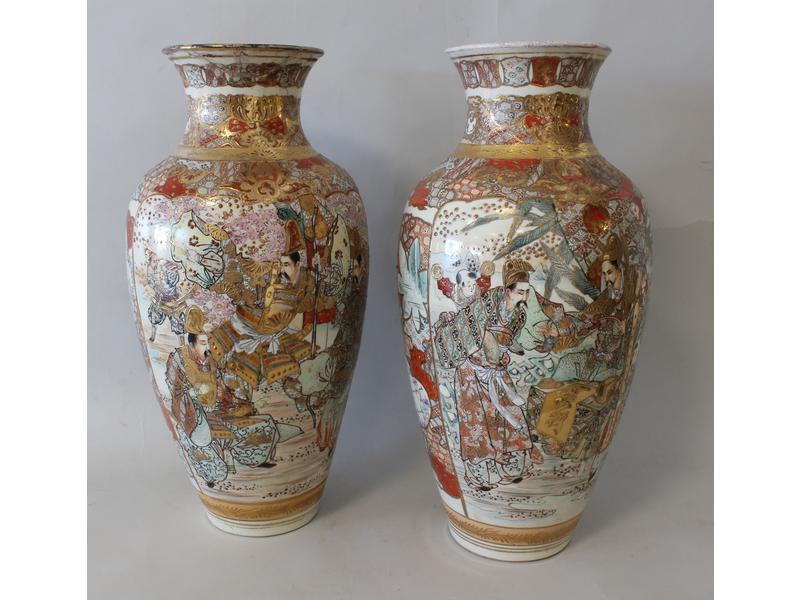 PAIRE DE VASES en grès émaillé et réhaussé...