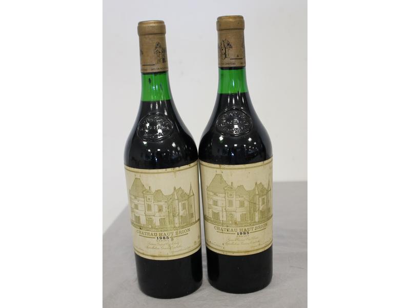 2 Blles CH. HAUT BRION Graves 1er GCC 19...