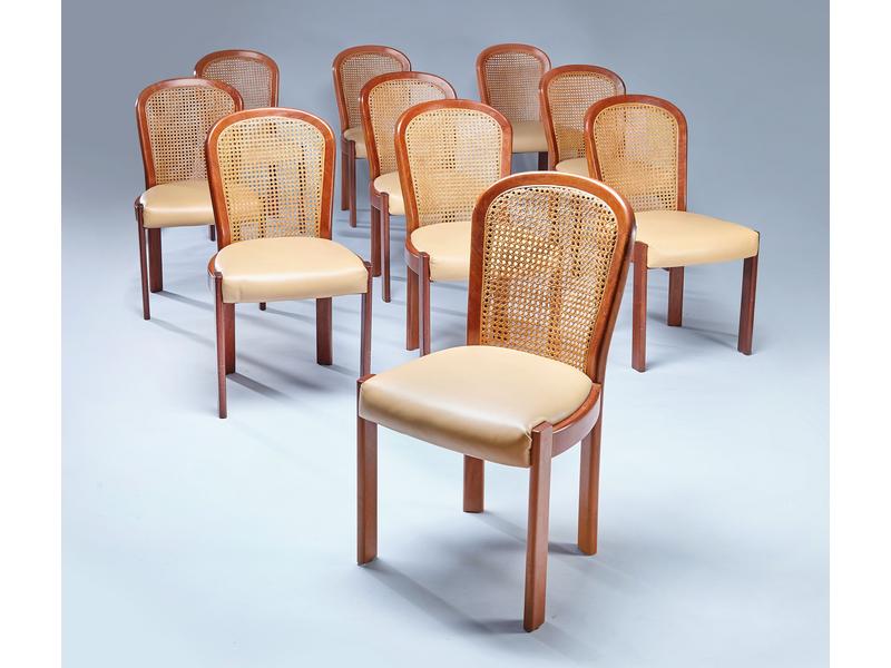 SUITE DE DIX CHAISES en bois exotique à dossier...