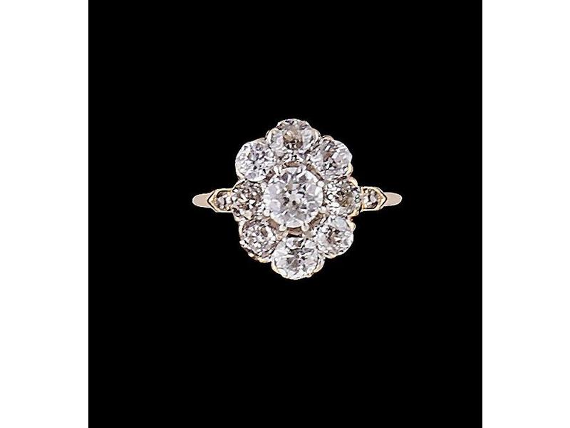 BAGUE type margueritte en or jaune (18K)...