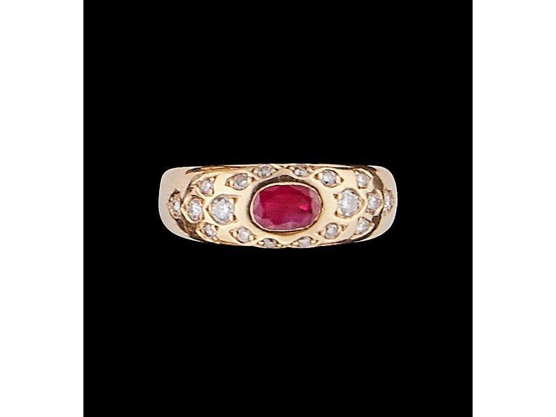 BAGUE jonc en or jaune (18K) sertie d'un...