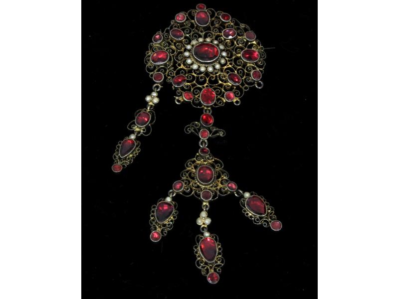 ELEMENT DE BROCHE articulée en argent, en...