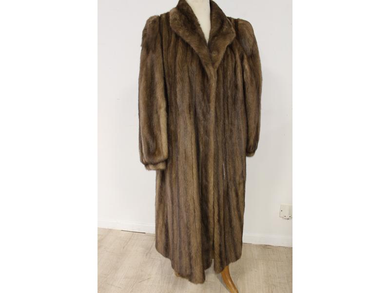 MANTEAU LONG en vison brun clair à col en...