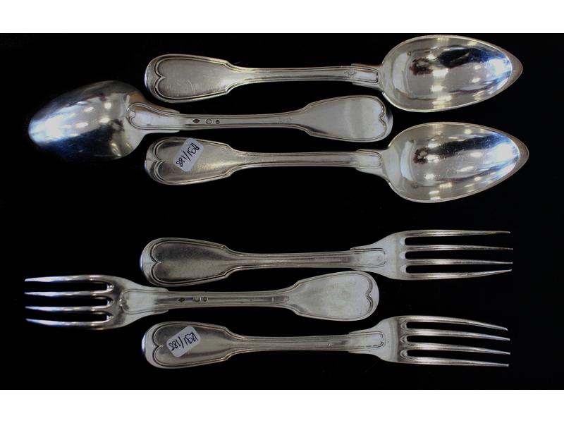 TROIS COUVERTS en argent, modèle à filet...