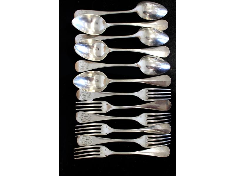 SIX COUVERTS en argent modèle baguette, monogrammés...