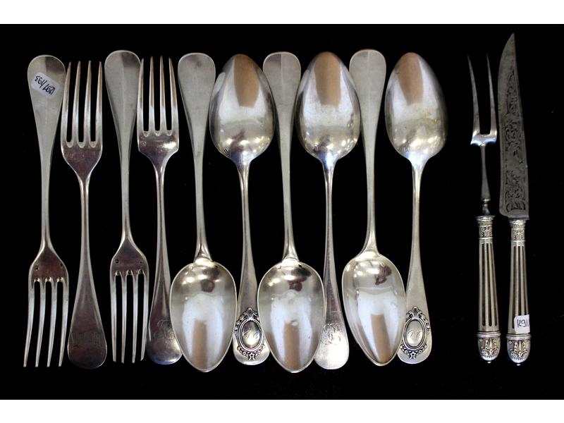 LOT DE COUVERTS en argent comprenant: